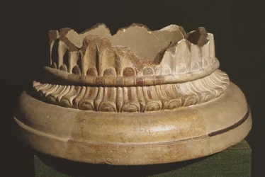 Base di un capitello classico, dal Tempio di Sant